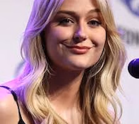 Alyvia Alyn Lind